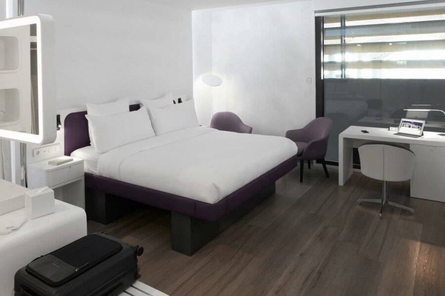 Yotel Istanbul Airport hotel (landside) hotel bedroom