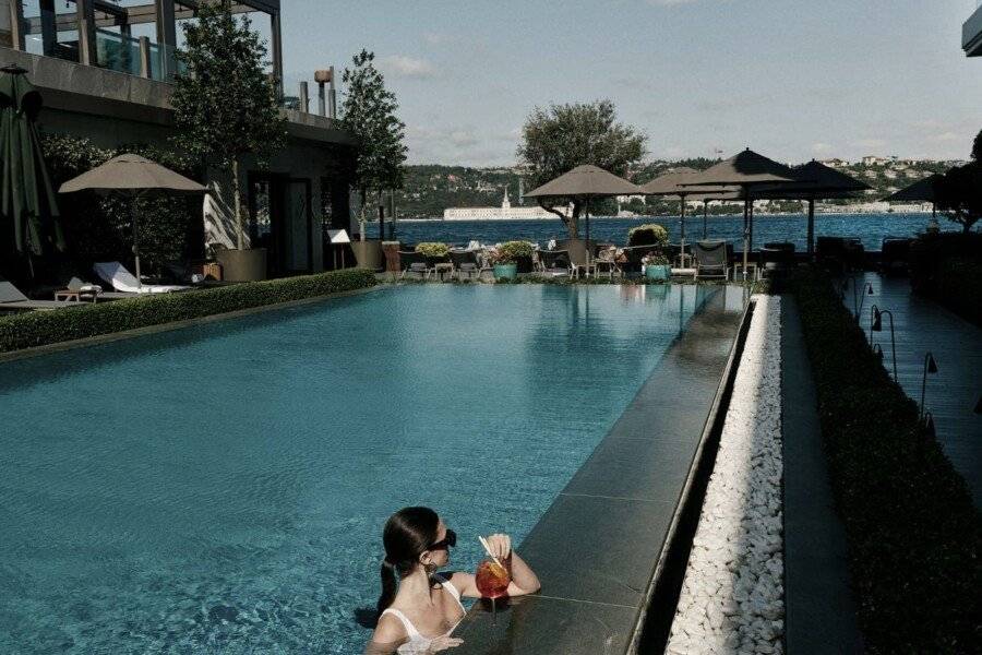 Mandarin Oriental Bosphorus outdoor pool