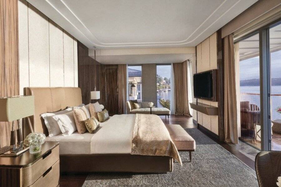 Mandarin Oriental Bosphorus hotel bedroom,ocean view