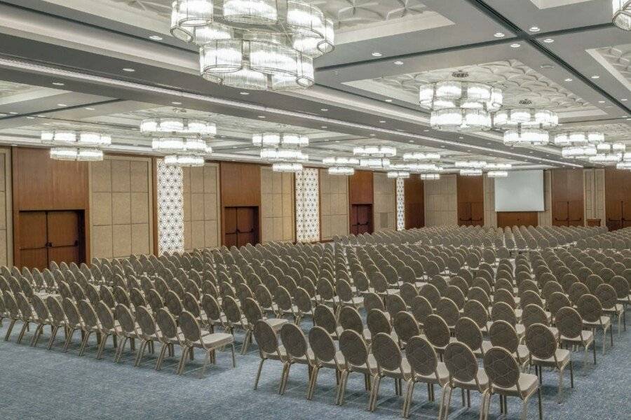 Mövenpick Hotel Asia Airport conference room