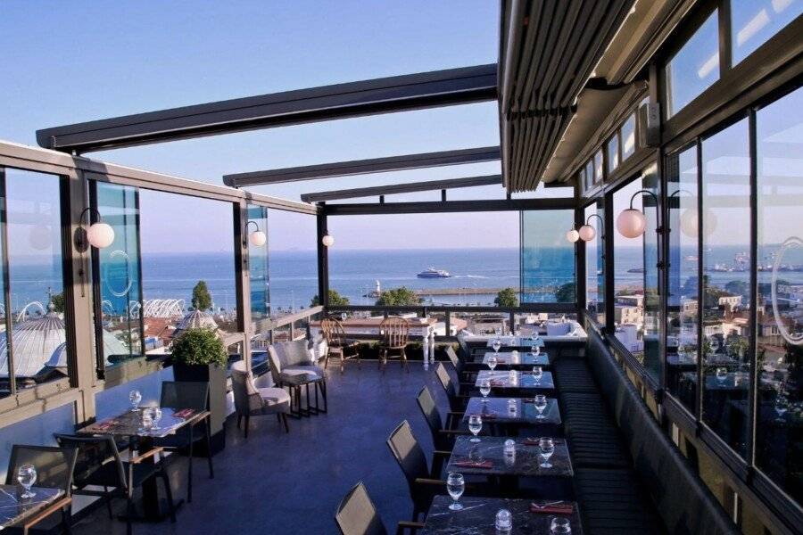 Hotel Bronte restaurant,ocean view