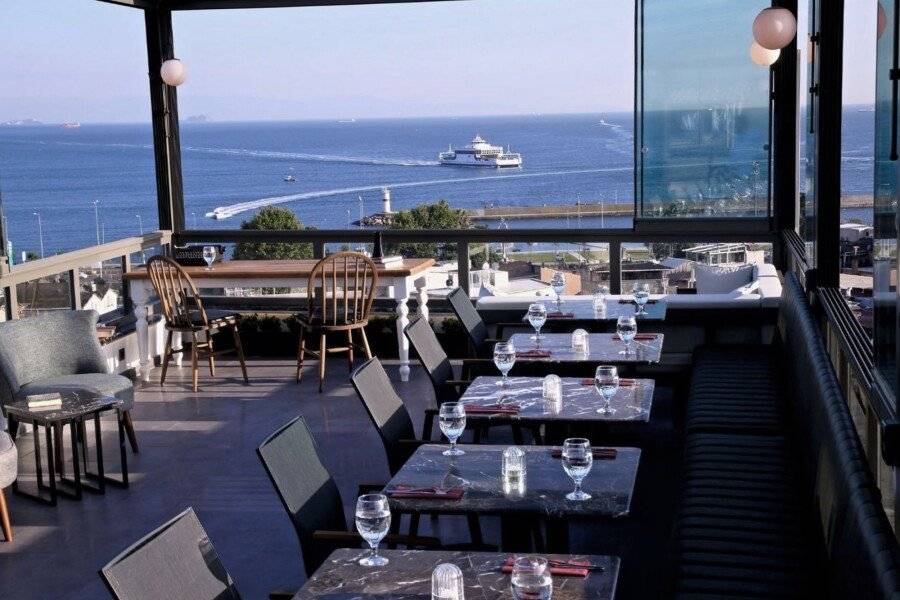 Hotel Bronte restaurant,ocean view