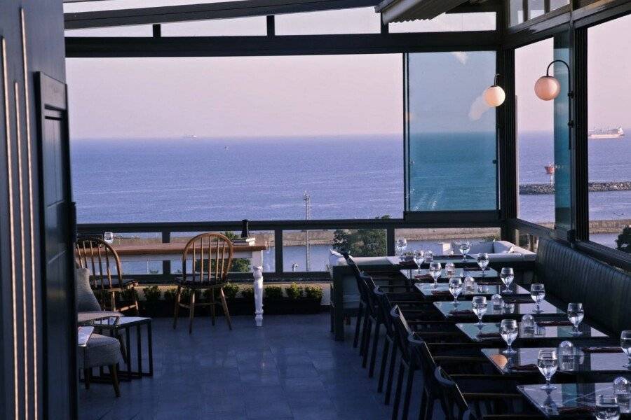 Hotel Bronte restaurant,ocean view