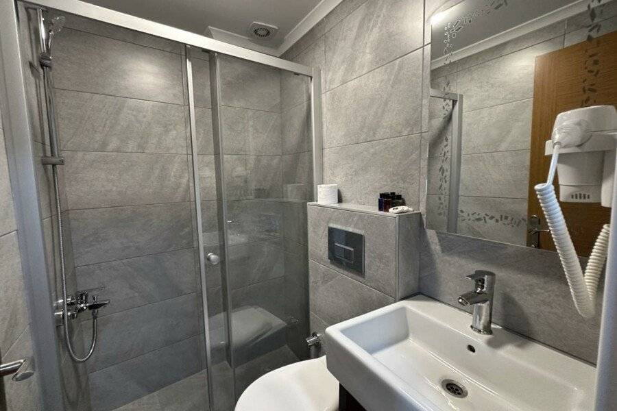 Boutique Dedem Hotel Sultanahmet bathtub,