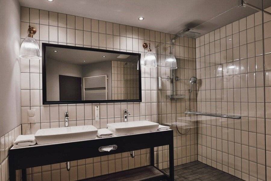 Hotel Berlin, a member of Radisson Individuals bathtub