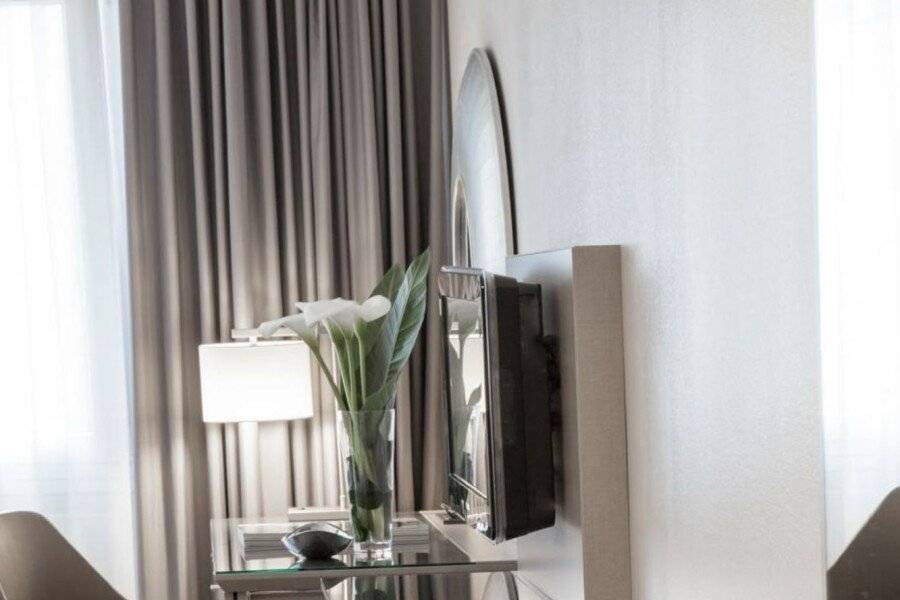 Crowne Plaza Berlin City Centre Ku'damm hotel bedroom