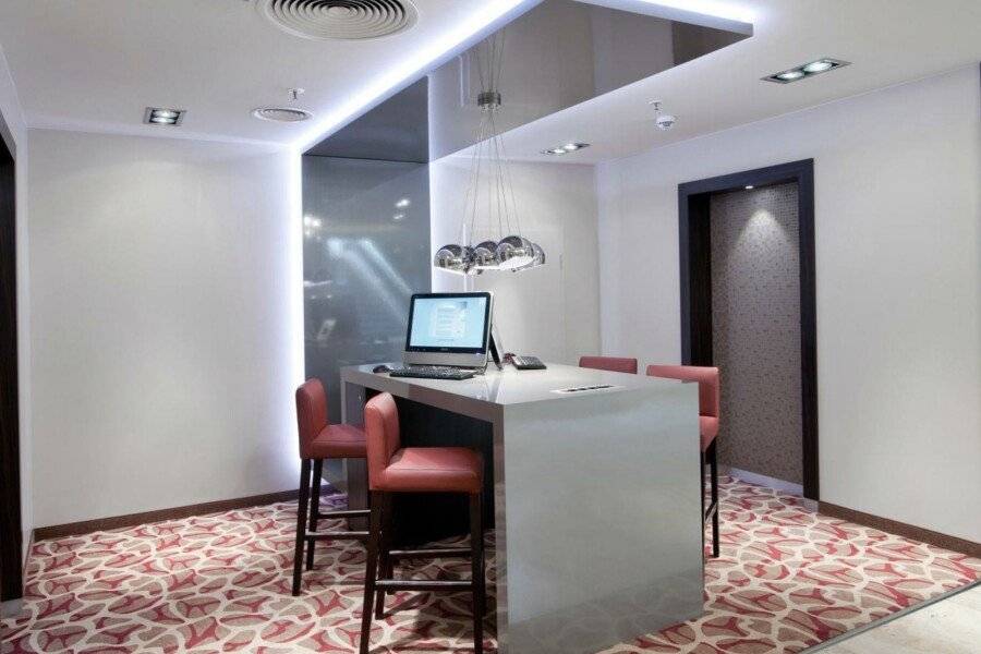 Crowne Plaza Berlin City Centre Ku'damm ,front desk