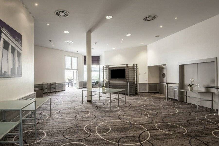 Crowne Plaza Berlin City Centre Ku'damm conference room