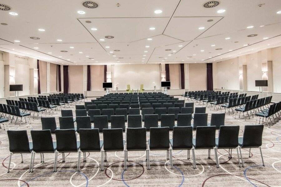 Crowne Plaza Berlin City Centre Ku'damm conference room