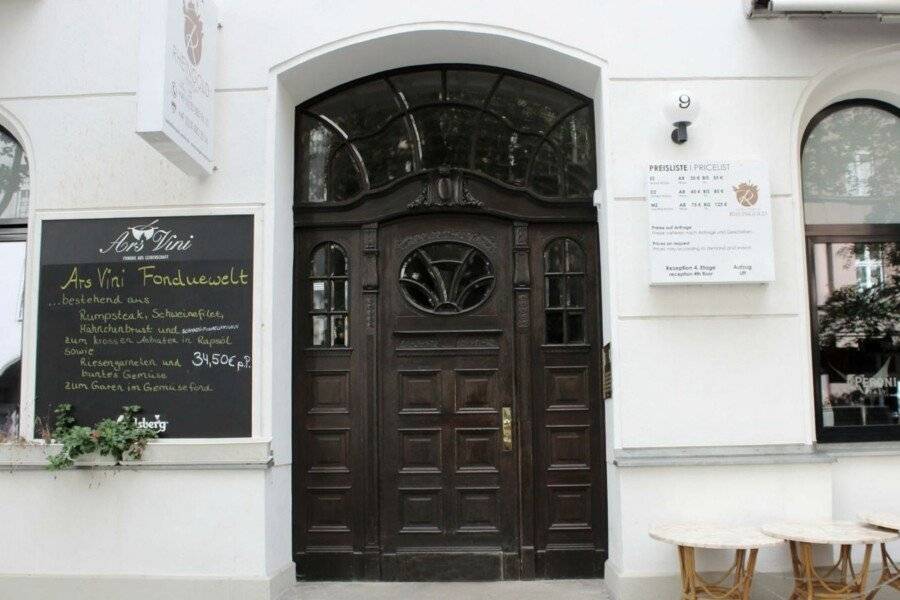 Hotel-Pension Rheingold am Kurfürstendamm , facade