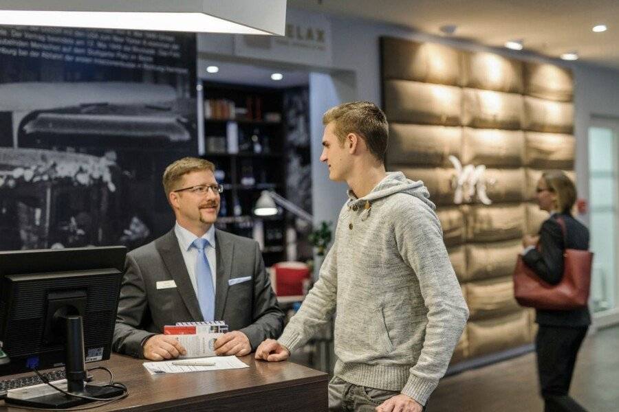 Mercure Hotel & Residenz Checkpoint Charlie front desk, lobby, concierge