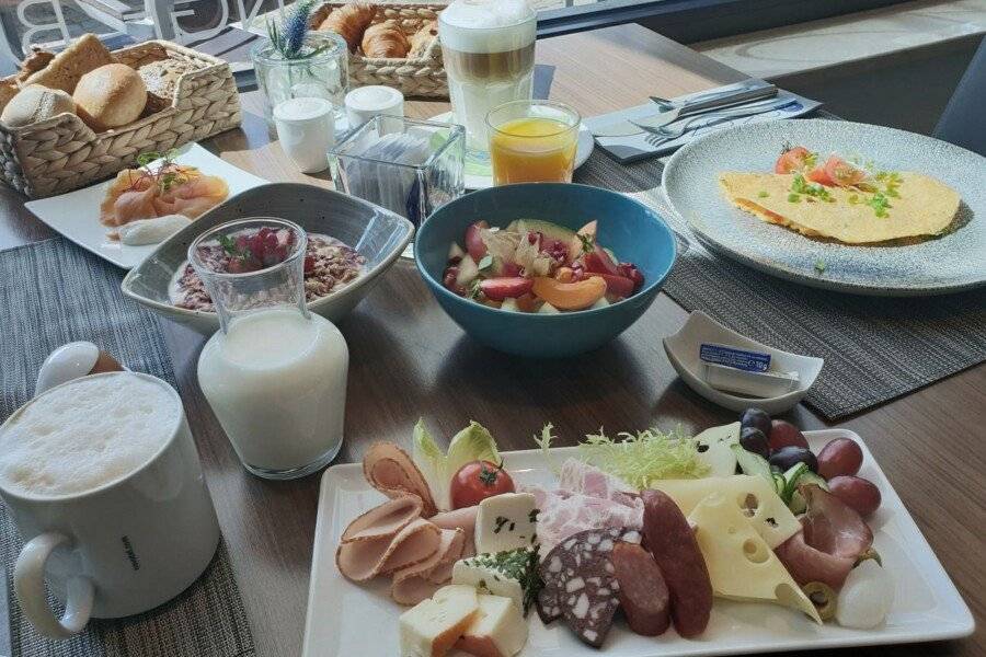 Novotel Am Tiergarten breakfast