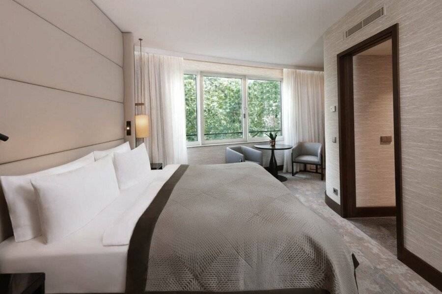 InterContinental Berlin, an IHG Hotel hotel bedroom