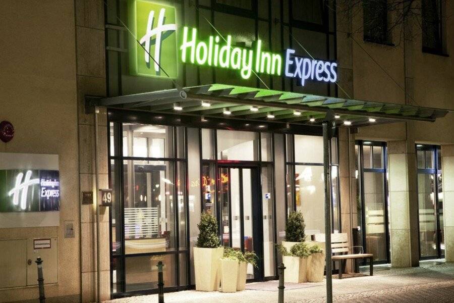 Holiday Inn Express Berlin City Centre facade, hotel facade