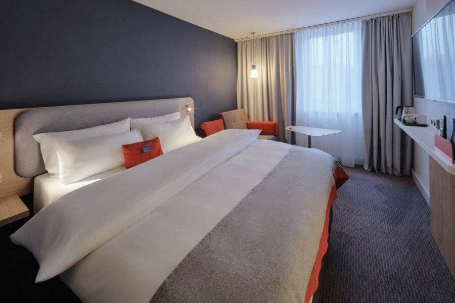 Holiday Inn Express Berlin City Centre hotel bedroom