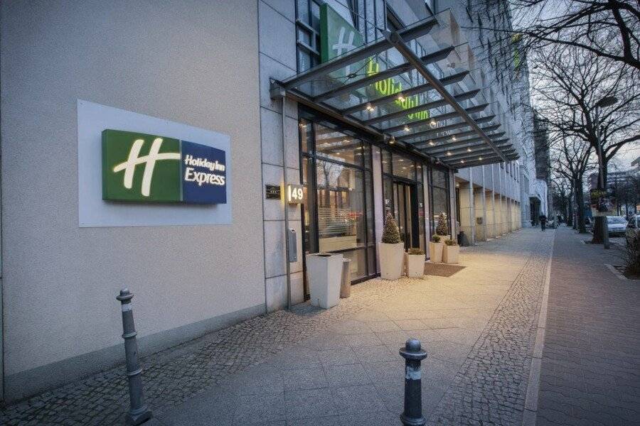 Holiday Inn Express Berlin City Centre facade