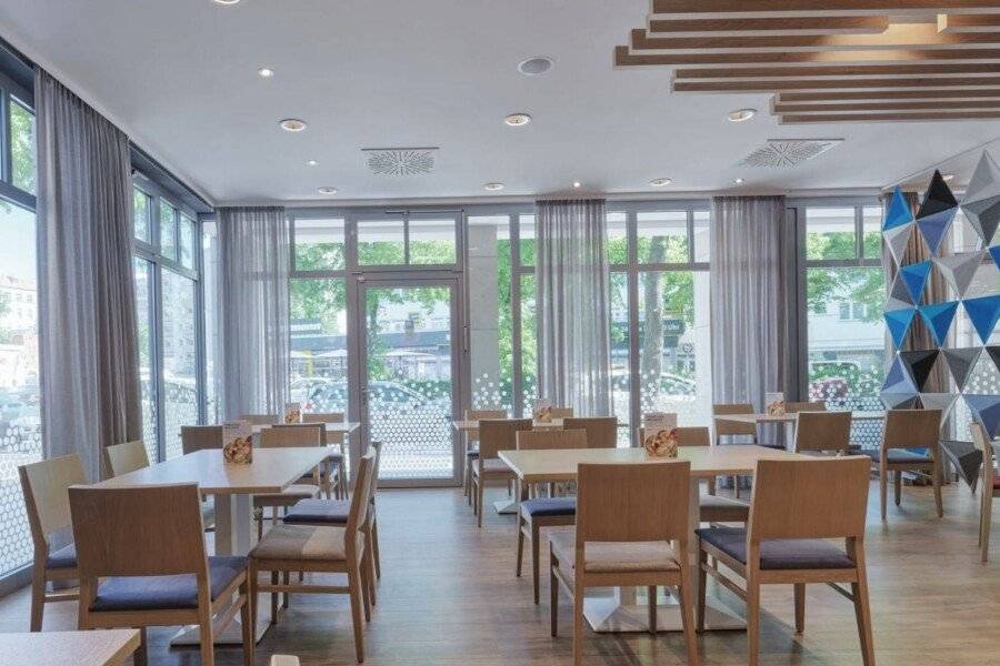 Holiday Inn Express Berlin City Centre restaurant