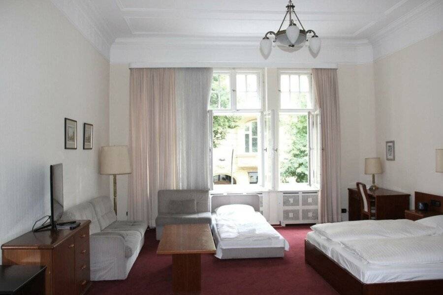 Kurfürst am Kurfürstendamm hotel bedroom