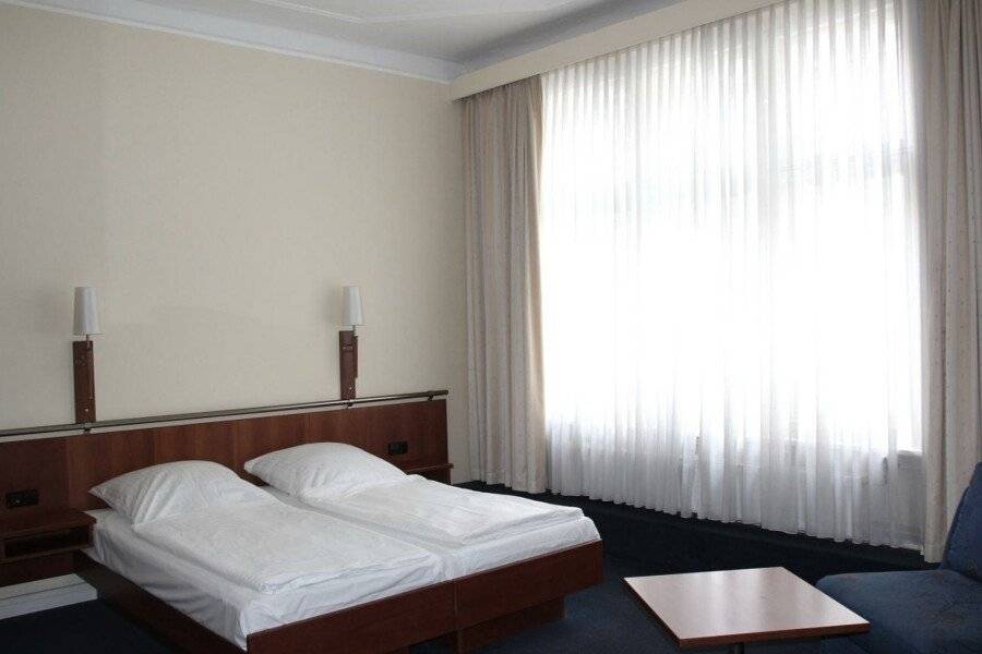 Kurfürst am Kurfürstendamm hotel bedroom