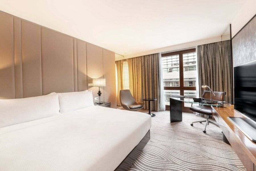 Hilton Berlin hotel bedroom