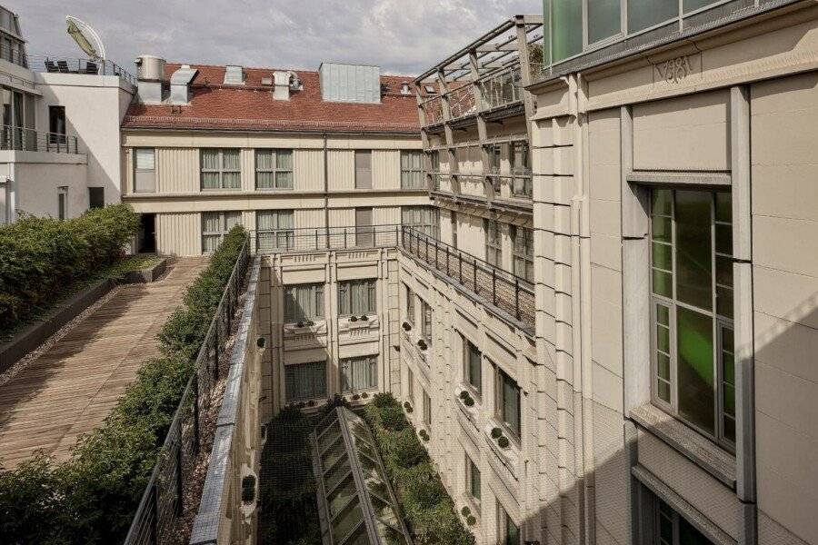 Hotel Luc, Autograph Collection facade,garden