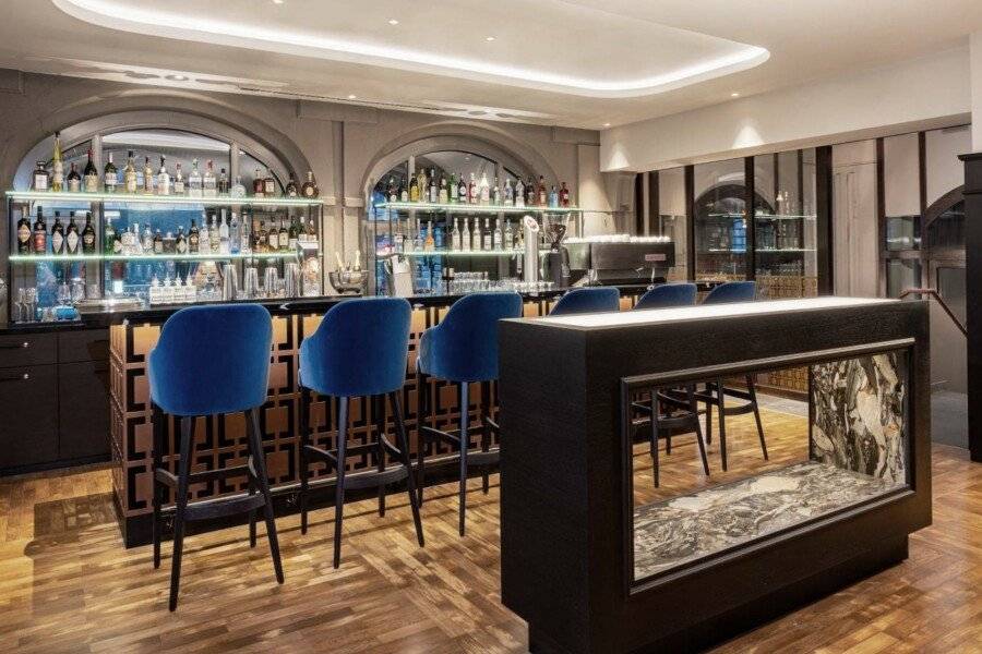 Hotel Luc, Autograph Collection bar