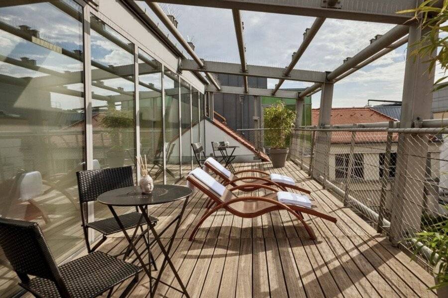 Hotel Luc, Autograph Collection balcony