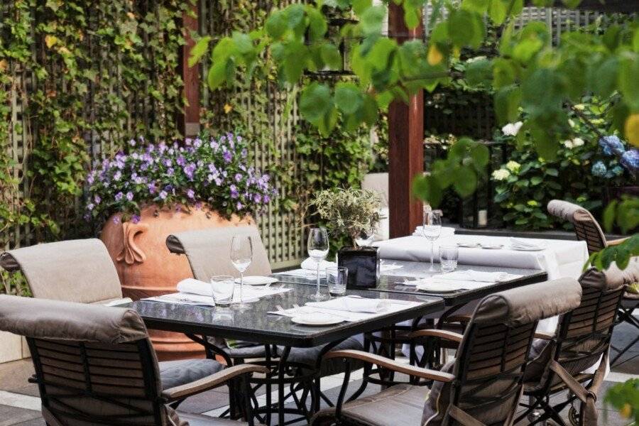 Rocco Forte Hotel De Rome restaurant,garden