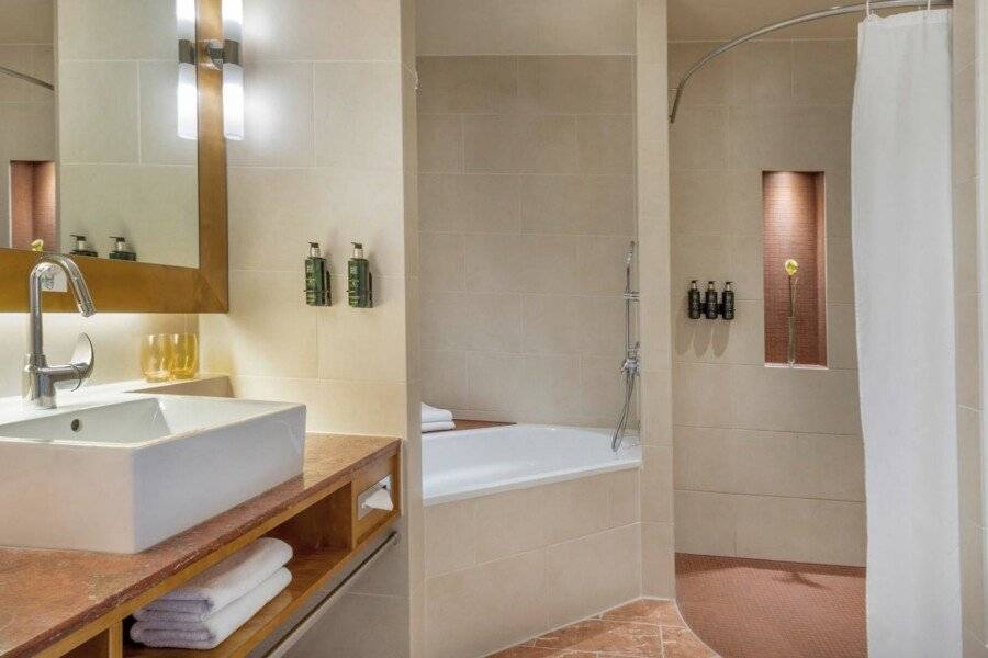 Meliá Berlin bathtub