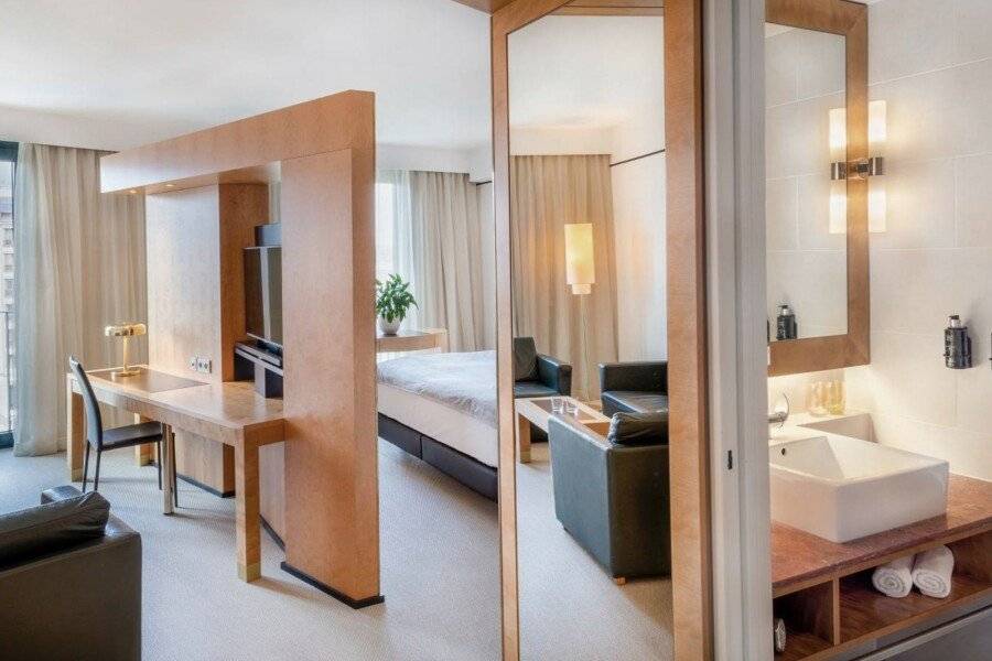 Meliá Berlin hotel bedroom