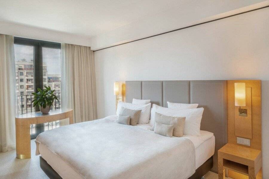 Meliá Berlin hotel bedroom