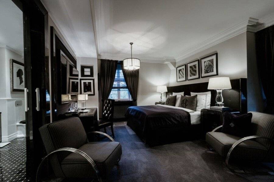 Schlosshotel Berlin by Patrick Hellmann hotel bedroom