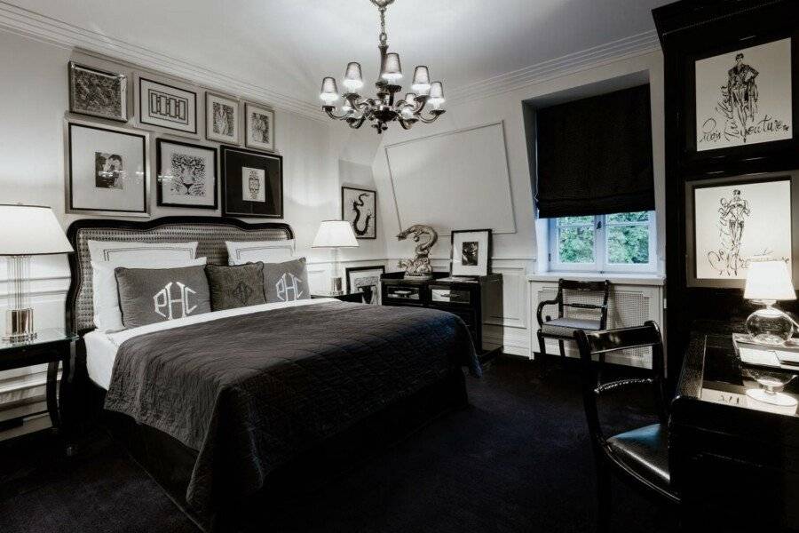 Schlosshotel Berlin by Patrick Hellmann hotel bedroom