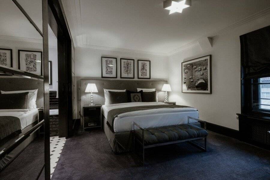 Schlosshotel Berlin by Patrick Hellmann hotel bedroom