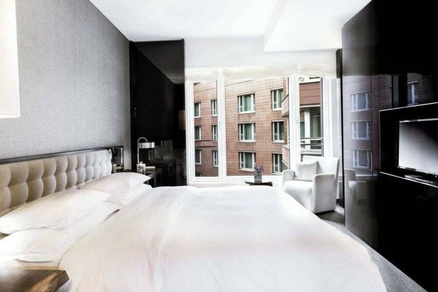 Grand Hyatt Berlin hotel bedroom