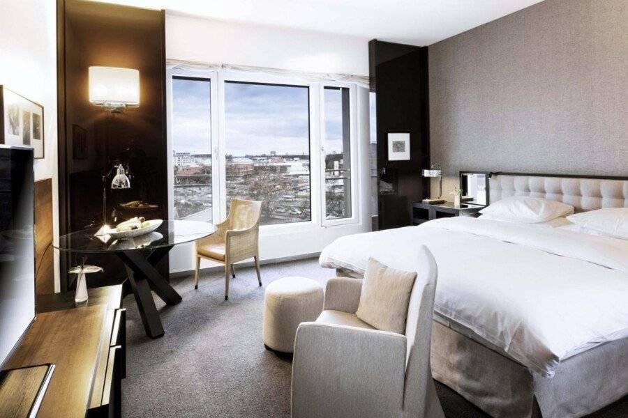 Grand Hyatt Berlin hotel bedroom