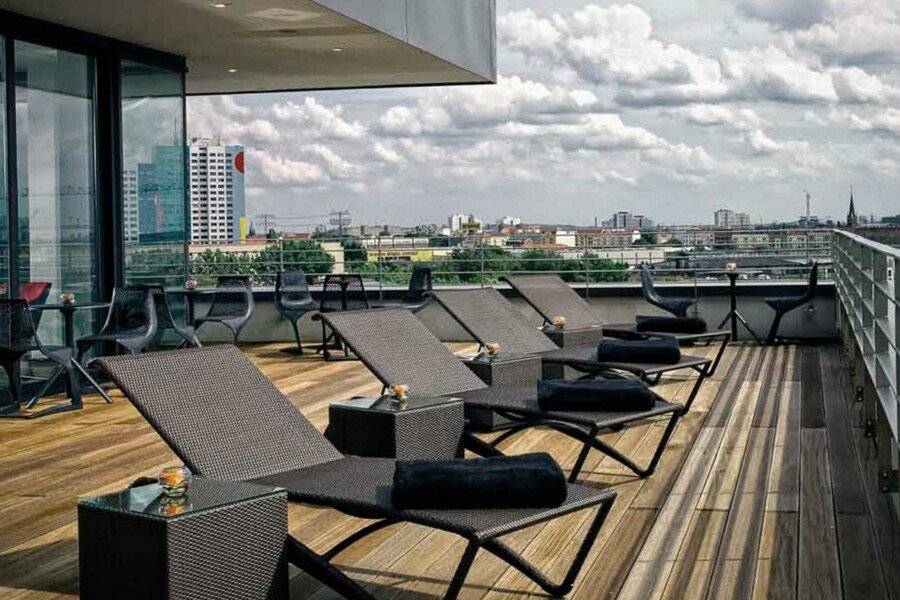 Vienna House by Wyndham Andel's rooftop pool