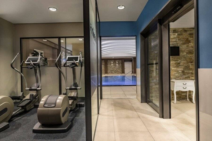 Berlin Marriott Hotel fitness centre, indoor pool