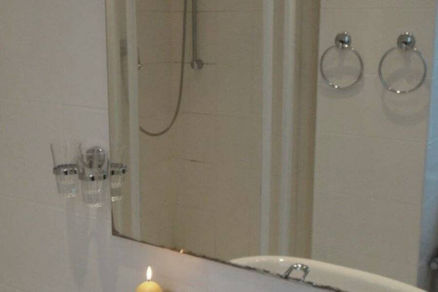 Hotel Pension Xantener Eck bathtub