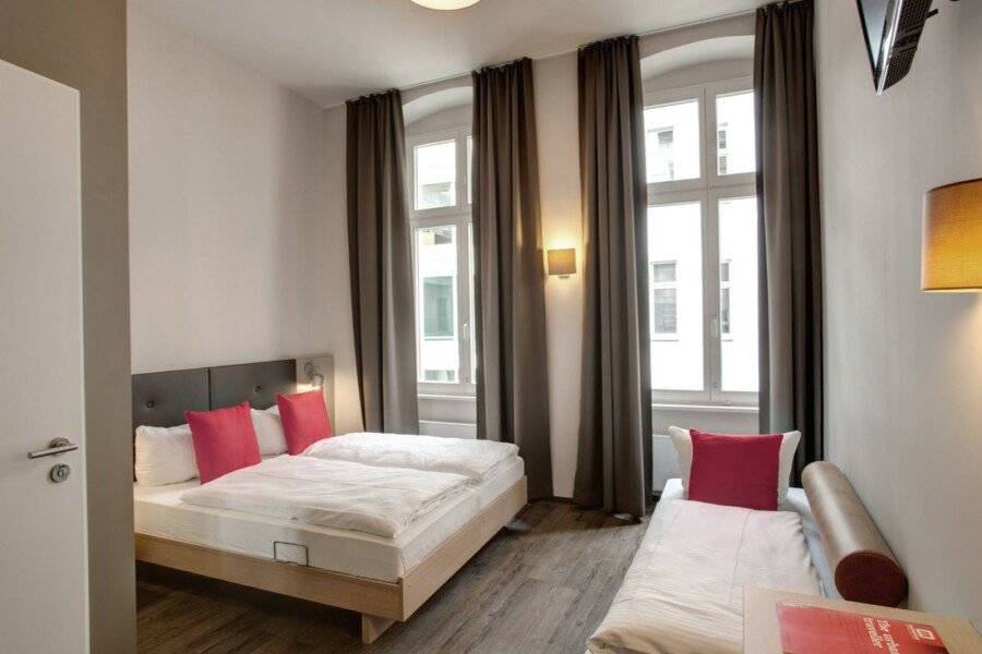 MEININGER Hotel Berlin Mitte hotel bedroom