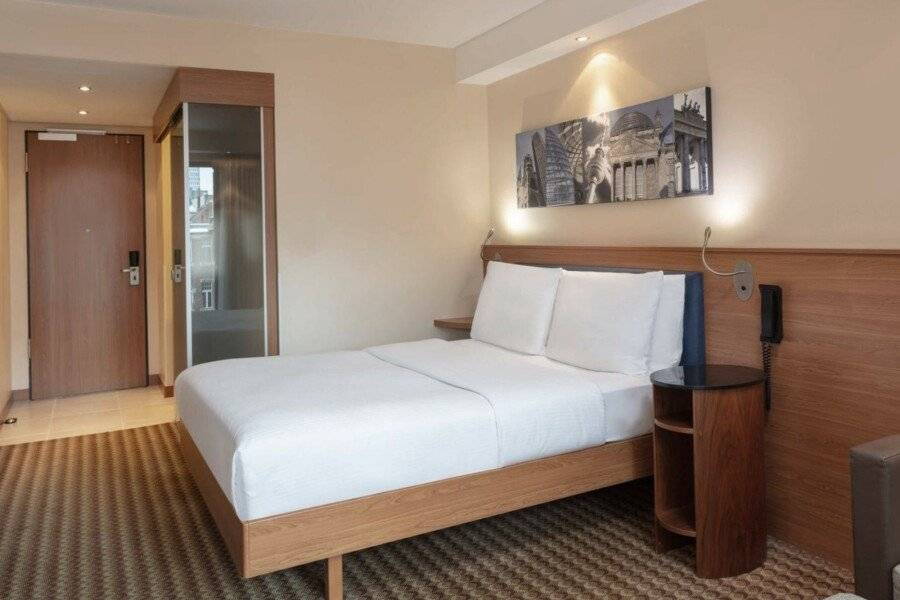 Hampton by Hilton Berlin City West []