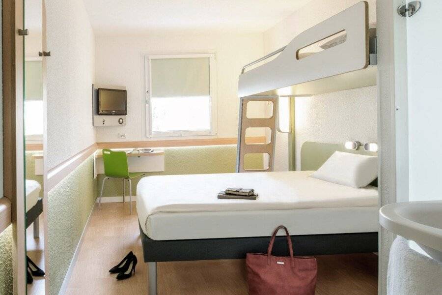 Ibis budget Potsdamer Platz hotel bedroom