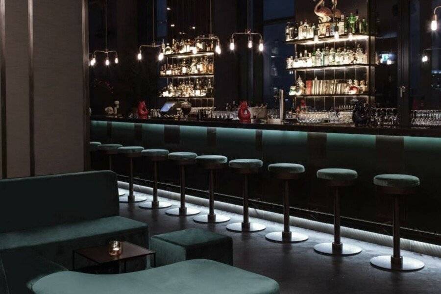 Hotel AMANO Grand Central bar