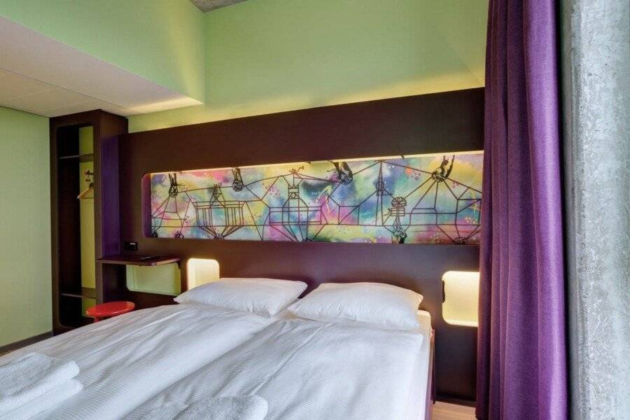 MEININGER Hotel East Side Gallery hotel bedroom