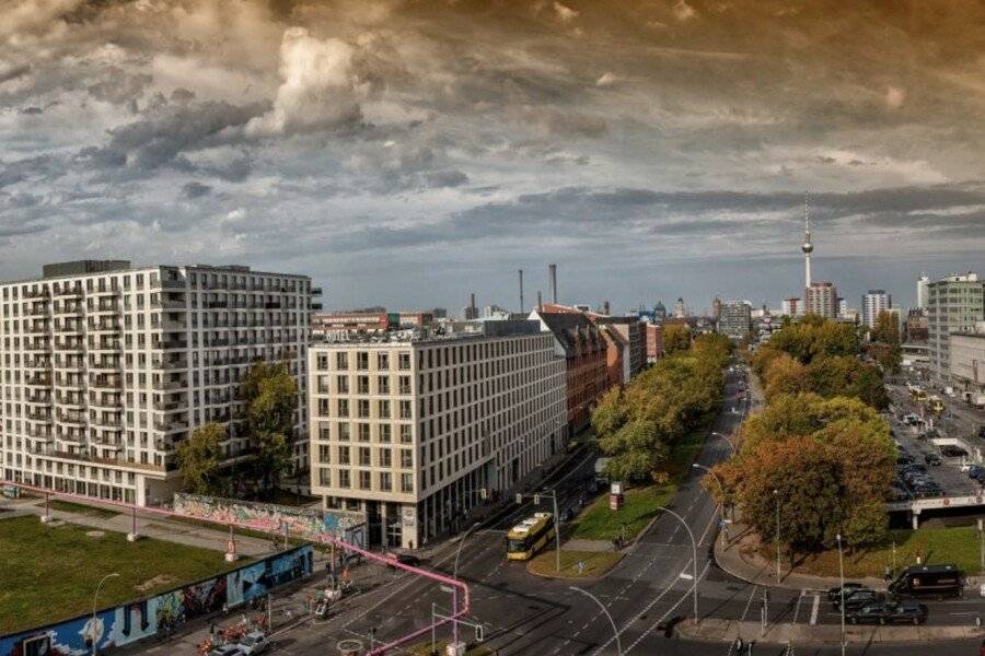 Schulz Hotel Wall at the East Side Gallery 