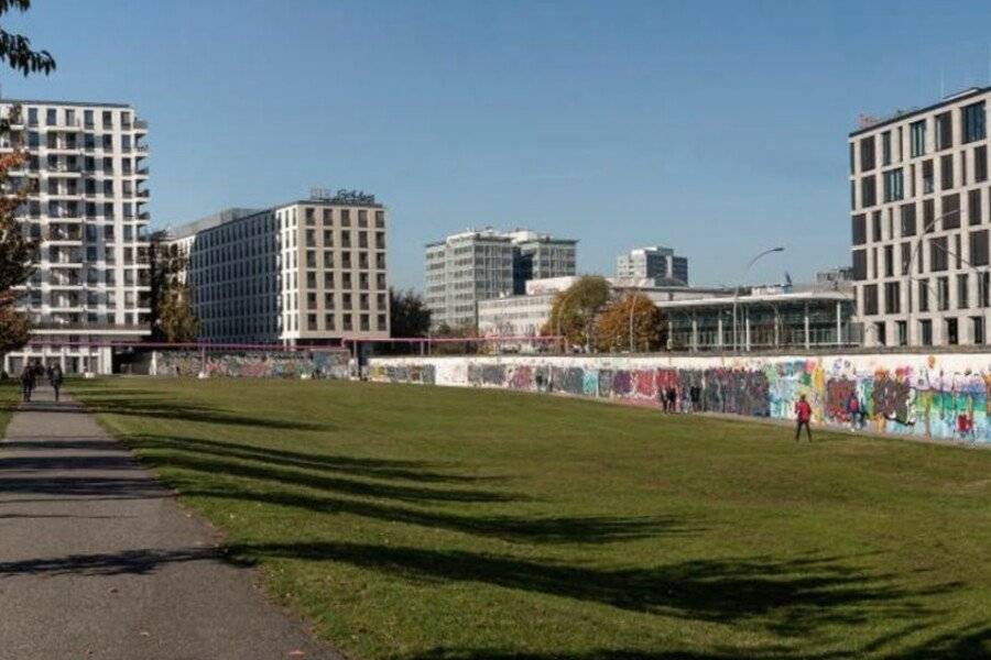 Schulz Hotel Wall at the East Side Gallery 