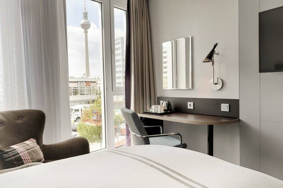 Premier Inn Berlin Alexanderplatz hotel bedroom