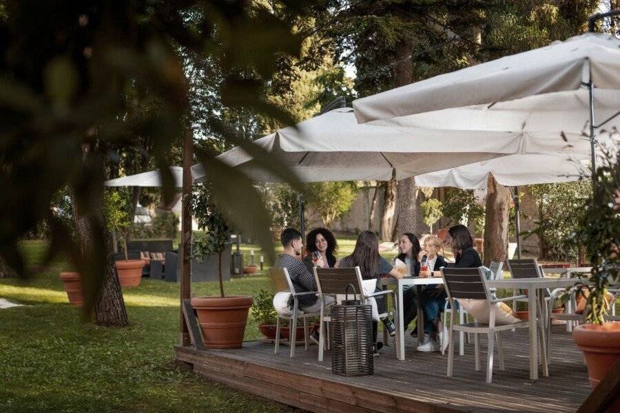 Garden Area Roma Eur restaurant,garden