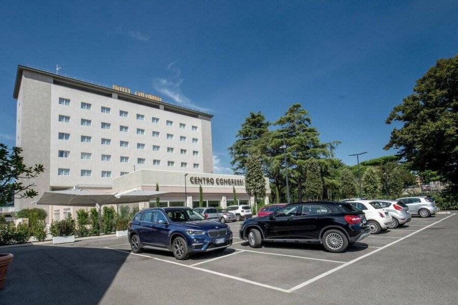 Hotel Cristoforo Colombo facade,parking