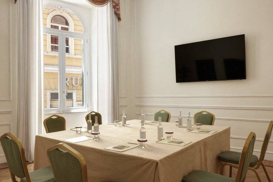 Hotel Quirinale conference room